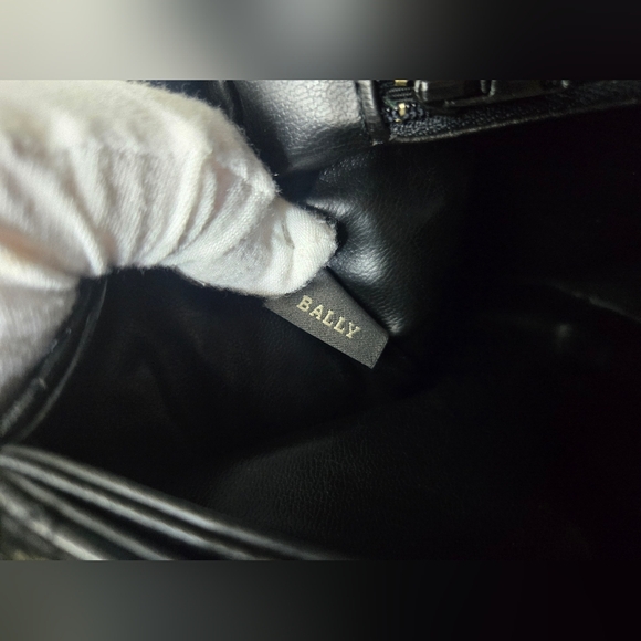 Bally Vintage Double Flap Quilted Shoulder Bag - Picture 13 of 16